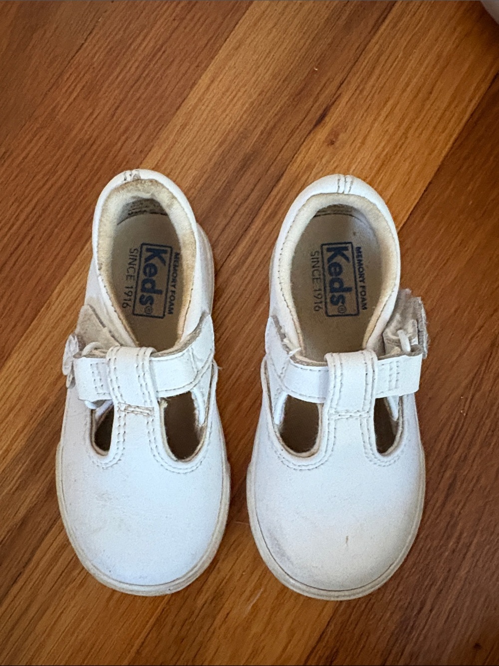 Keds White T-Strap Kids Leather Shoes, toddler size 6